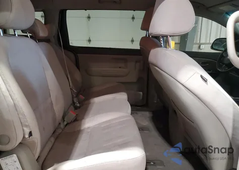 2016 Kia Sedona Lx z USA, uszkodzony, nr VIN KNDMB5C17G6164091